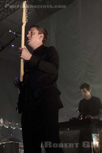 THE XX - 2012-12-18 - PARIS - CentQuatre - Nef Curial - Oliver Sim - James Thomas Smith